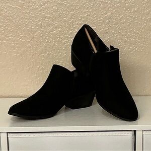 Dr. Scholl’s Black Brief Faux Suede Ankle Shooties